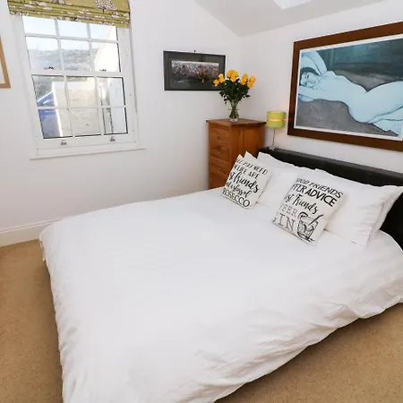 2 Lighthouse Cottage, Barrow-in-furness Holiday home