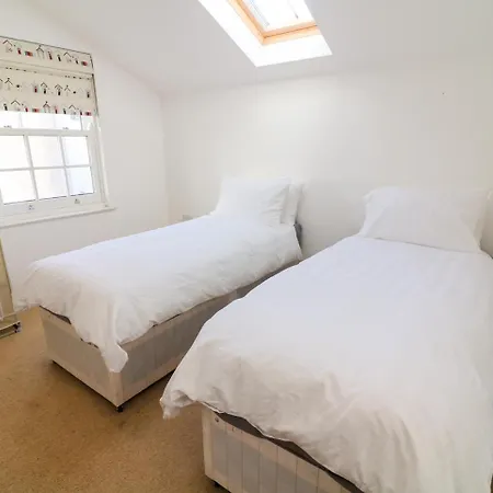 2 Lighthouse Cottage, Barrow-in-furness Holiday home