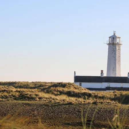 2 Lighthouse Cottage, Barrow-in-furness Holiday home *